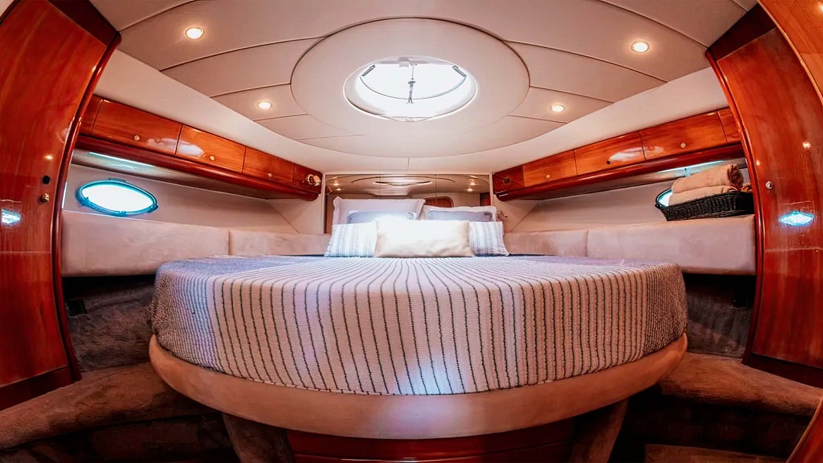 Аренда моторной яхты Princess V55 на Миконосе, Греция